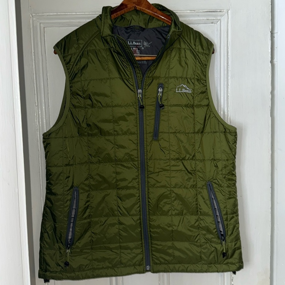 Women’s large LL Bean vest worn once 
Good condition